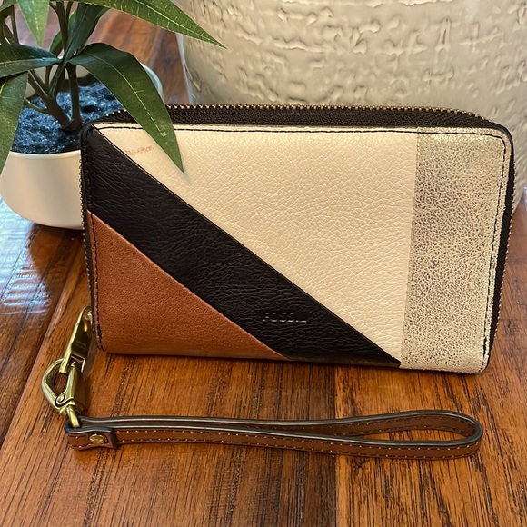 Fossil Handbags - Fossil Emma Smartphone Wrist Wallet